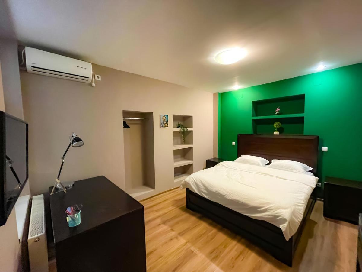 شقة بوخارست  في Cool Flat With Hot Tub In The Old Town المظهر الخارجي الصورة