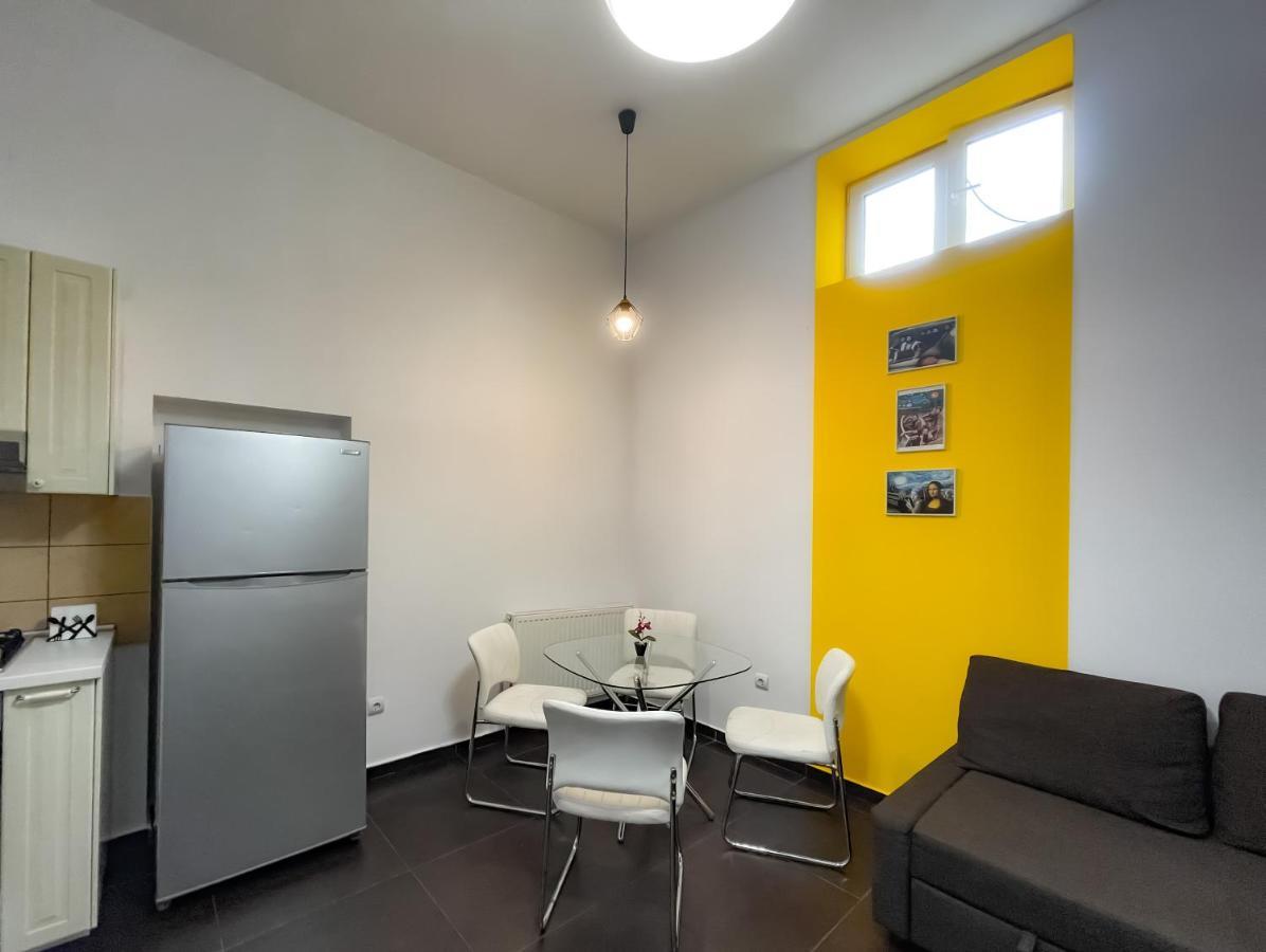 شقة بوخارست  في Cool Flat With Hot Tub In The Old Town المظهر الخارجي الصورة
