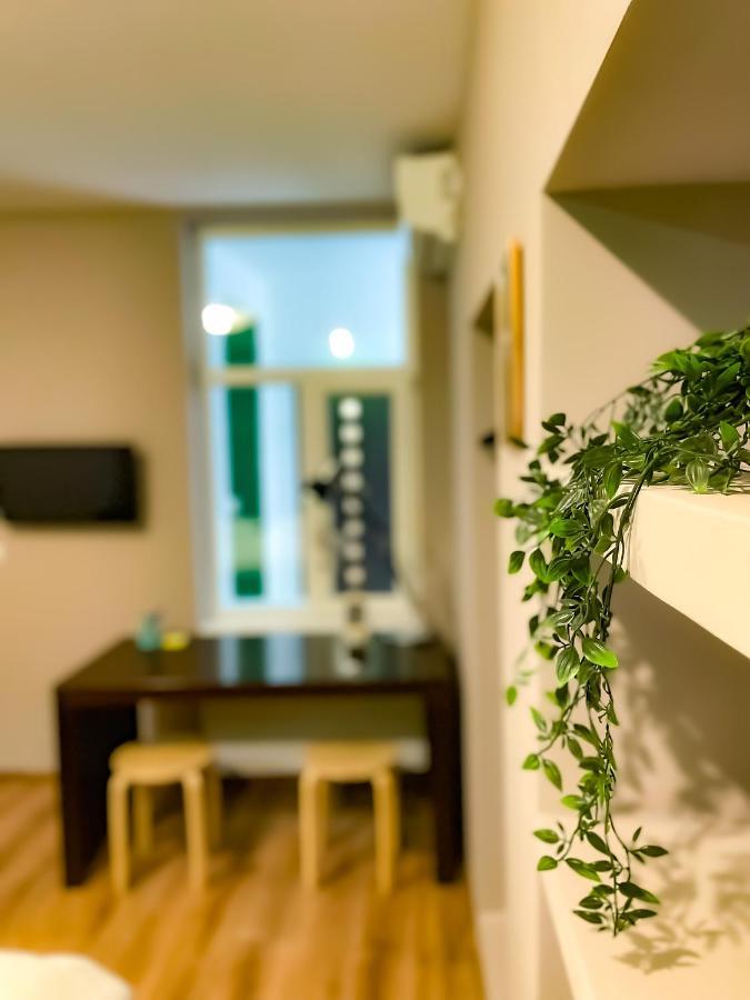 شقة بوخارست  في Cool Flat With Hot Tub In The Old Town المظهر الخارجي الصورة