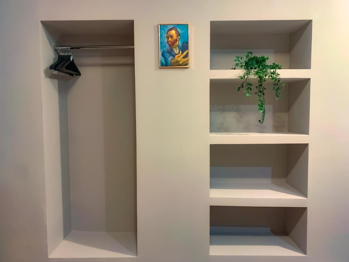 شقة بوخارست  في Cool Flat With Hot Tub In The Old Town المظهر الخارجي الصورة