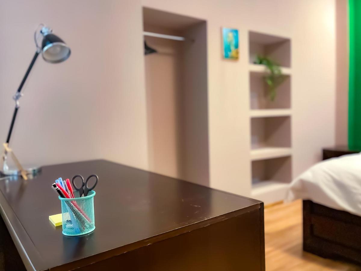 شقة بوخارست  في Cool Flat With Hot Tub In The Old Town المظهر الخارجي الصورة