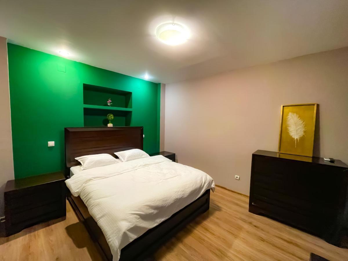 شقة بوخارست  في Cool Flat With Hot Tub In The Old Town المظهر الخارجي الصورة